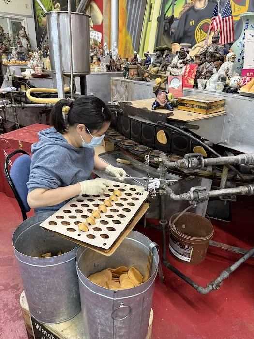Golden Gate Fortune Cookie Factory Picture 3