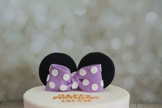 Gracious Baking Custom Cakes & Pastries