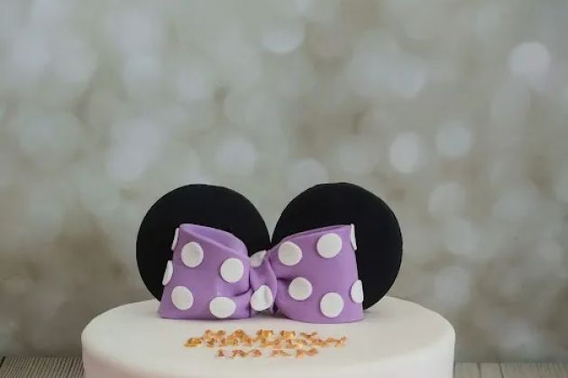 Gracious Baking Custom Cakes & Pastries