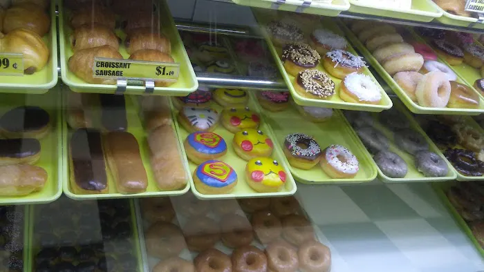 Pat's Donuts Picture 4