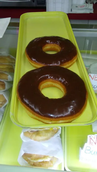 Pat's Donuts Picture 3