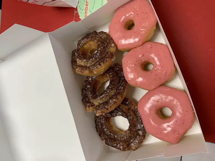Lisa's Donuts Picture 6