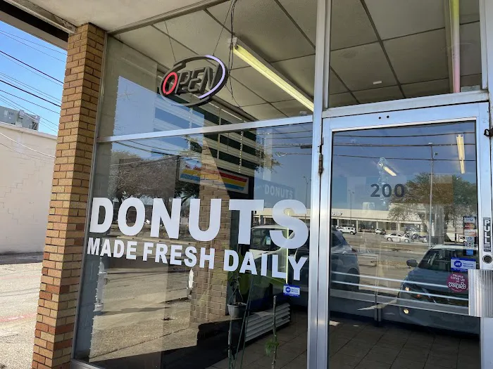 Jerry's Donuts Picture 1