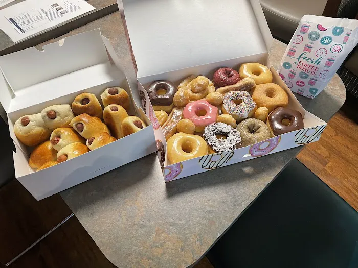 DONUT QUEEN Picture 6