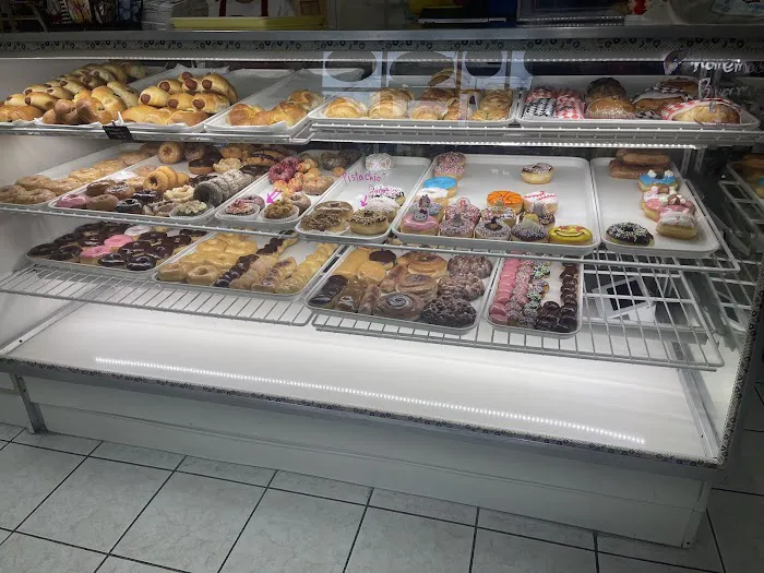 DONUT QUEEN Picture 9