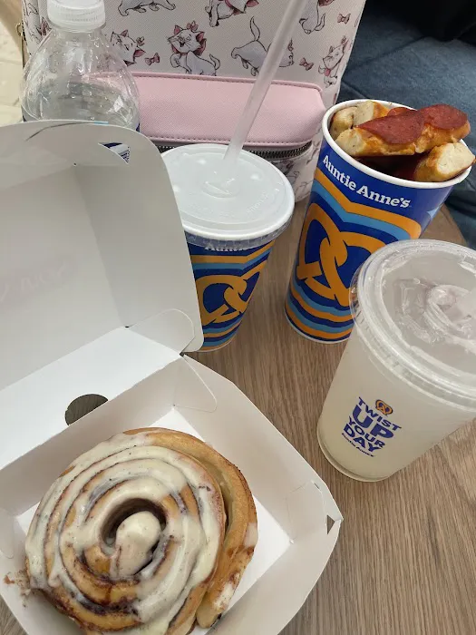 Cinnabon Picture 5