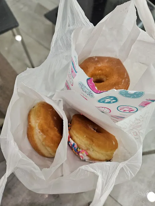 B's Donuts Picture 10