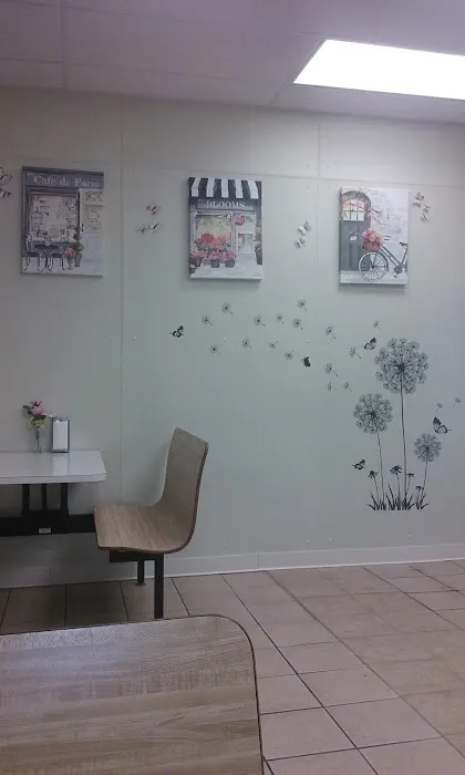 B's Donuts Picture 5
