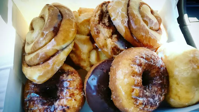 B's Donuts Picture 8