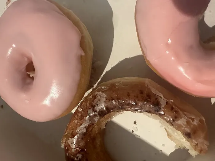 Hot & Creamy Donuts Picture 6