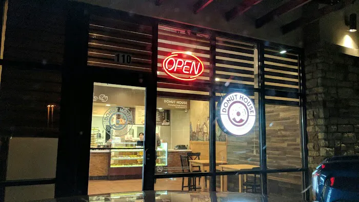 Donut House Picture 6