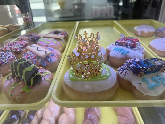 Cafe Donuts Picture 9