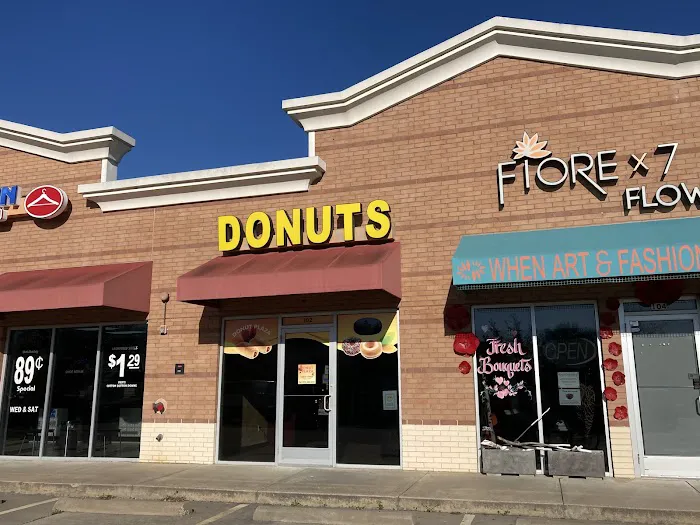 Donut Plaza Picture 5