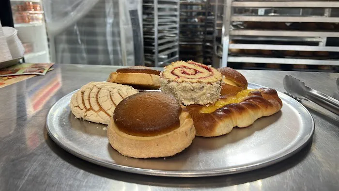 Panaderia Leslie's - Bakery & Antojitos Picture 9