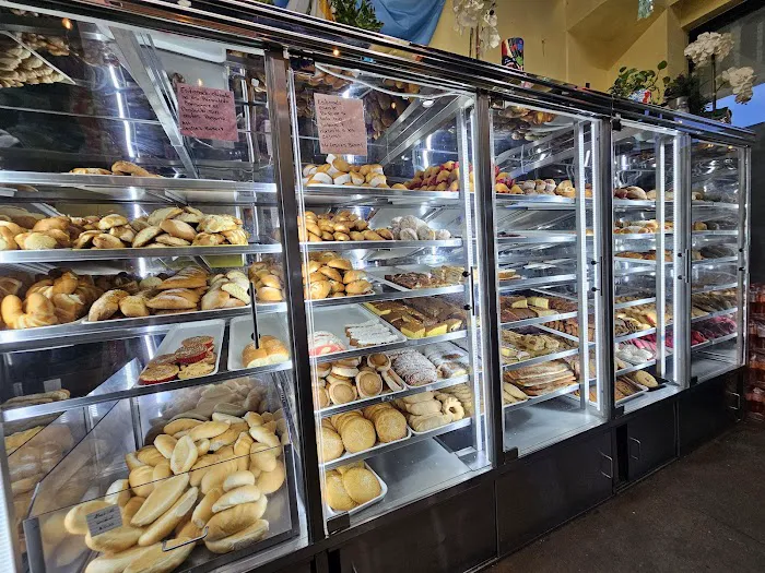 Panaderia Leslie's - Bakery & Antojitos Picture 7