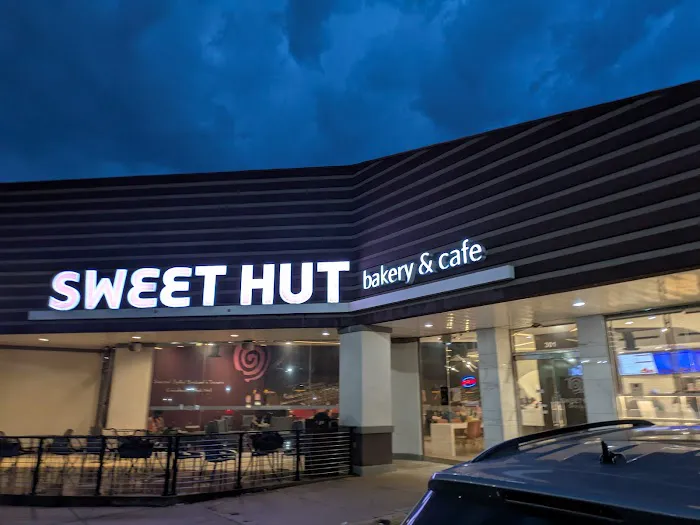 Sweet Hut Bakery & Cafe Picture 2