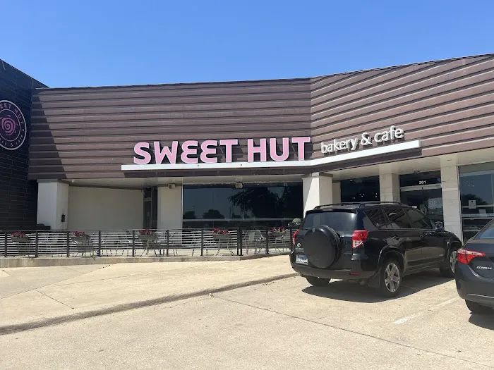 Sweet Hut Bakery & Cafe Picture 3