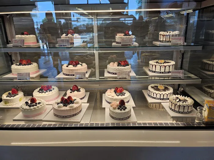 Sweet Hut Bakery & Cafe Picture 7