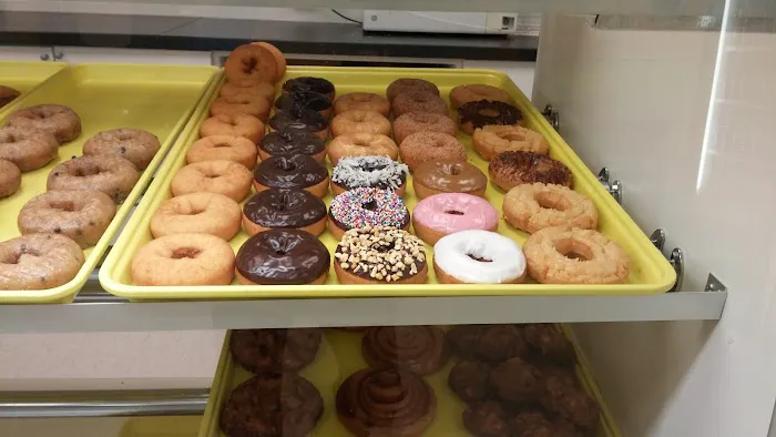 Four Seasons Donuts Picture 3
