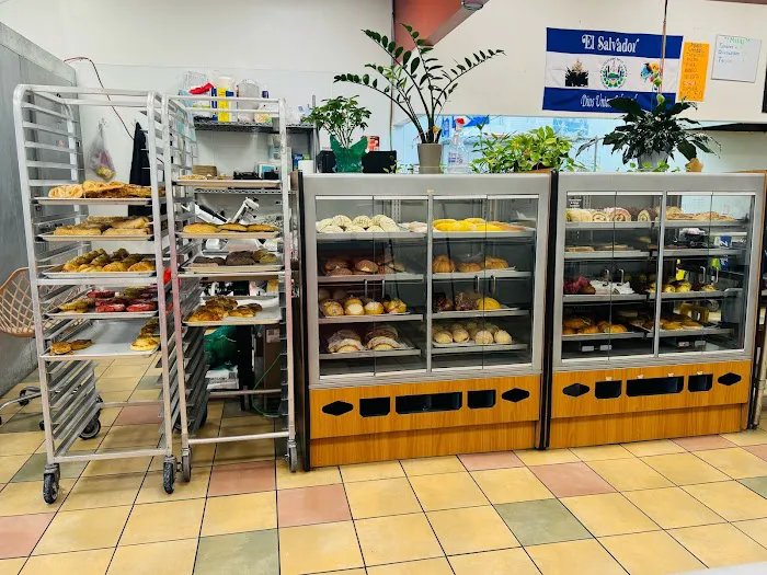 Panaderia La Reina Imperial Picture 3