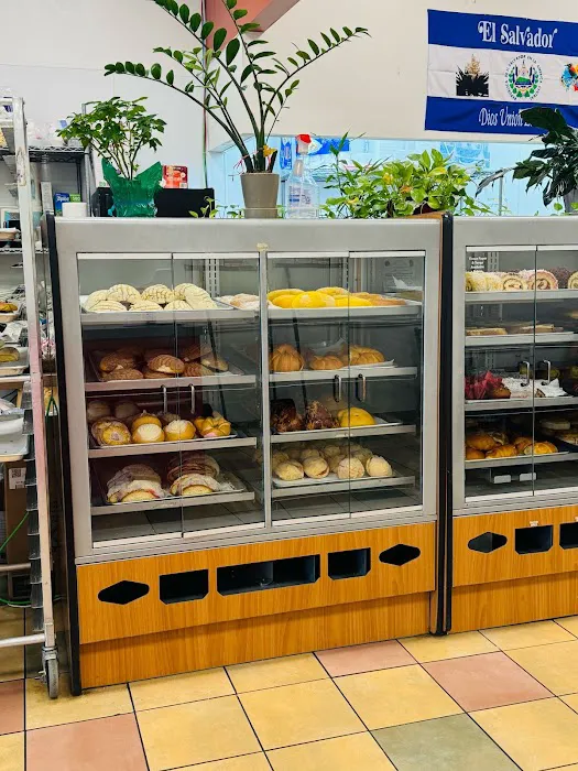 Panaderia La Reina Imperial Picture 1
