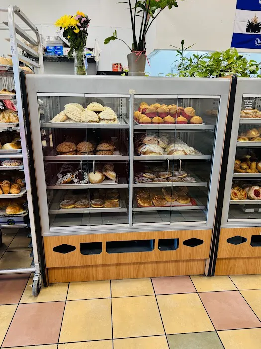 Panaderia La Reina Imperial Picture 4