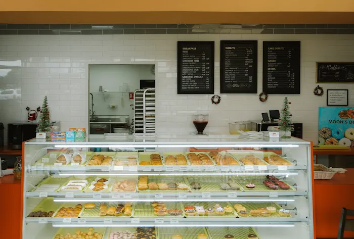 Moon's Donuts Picture 4