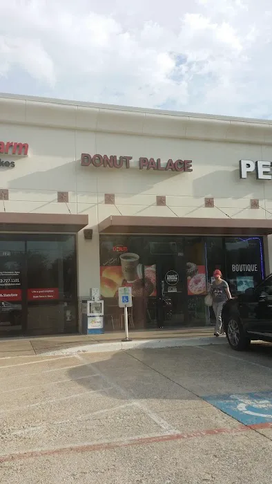 Donut Palace Picture 9