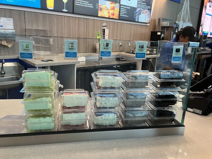 Cake Bar (by Gate D3) Picture 2