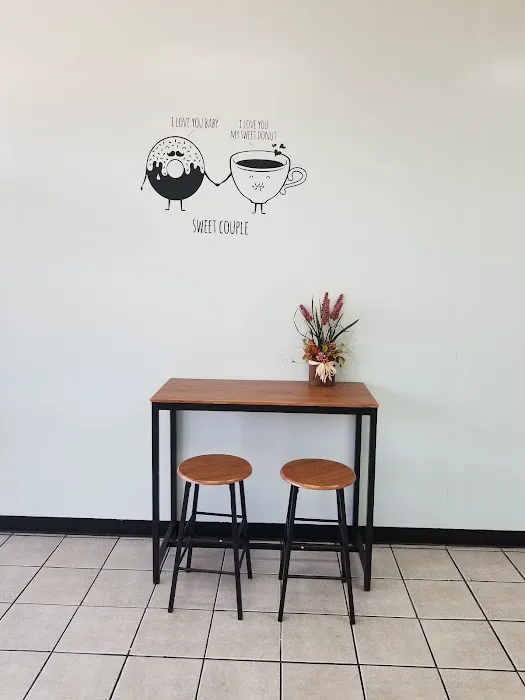 Family Smile Donut Shop Picture 7