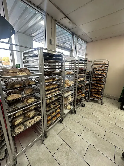 Panaderia La Reina Imperial Picture 3