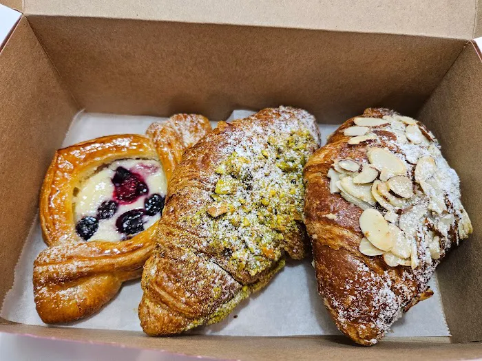 Ollio Patisserie Picture 10