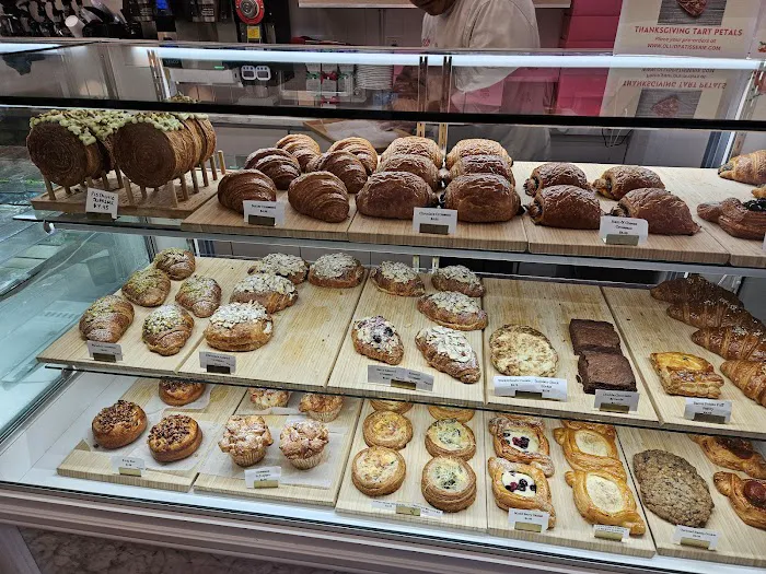 Ollio Patisserie Picture 4