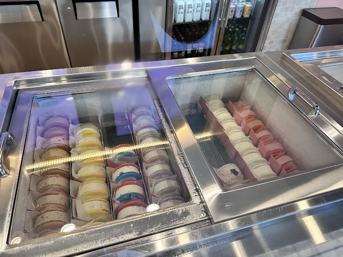 JOY Macarons Picture 7