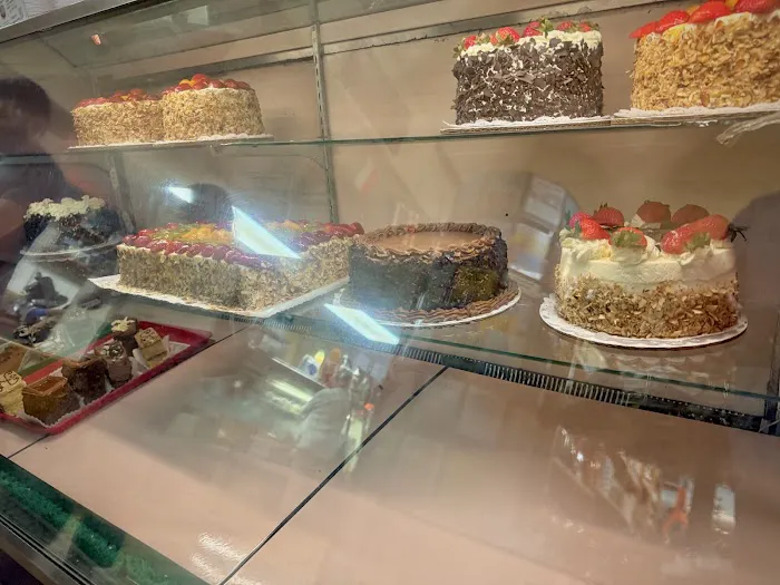 Henk's European Deli & Black Forest Bakery Picture 10