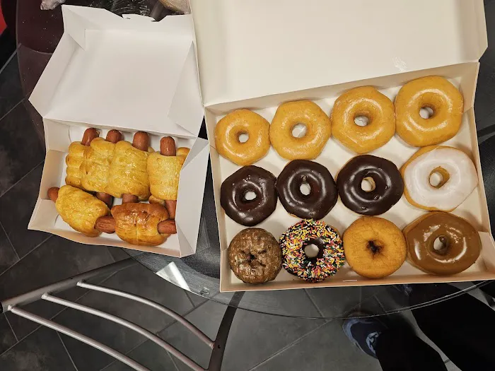AHA DONUTS Picture 10