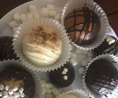 Mama Jules Cakes, Bakes And Treats