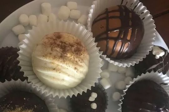 Mama Jules Cakes, Bakes And Treats