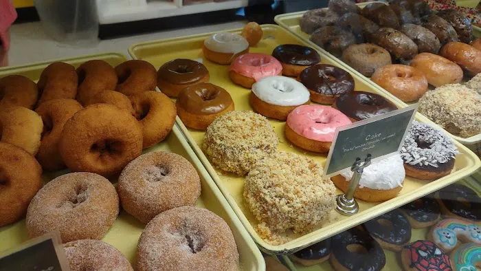 Seven Day Donut Shop Picture 1
