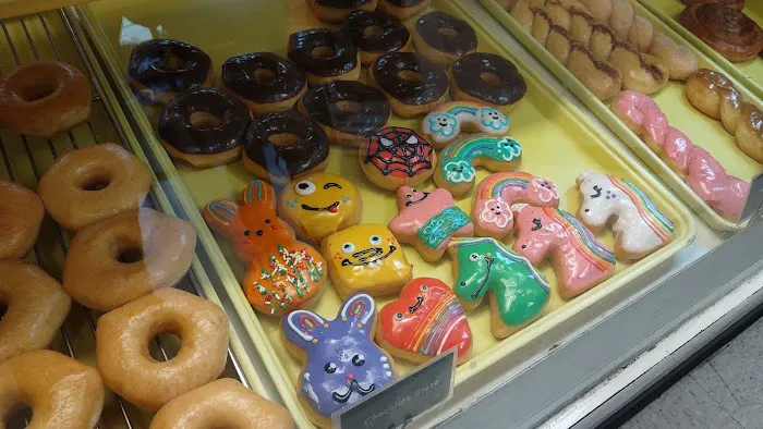Seven Day Donut Shop Picture 8