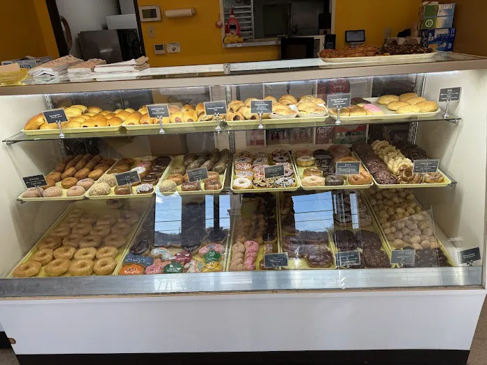 Seven Day Donut Shop Picture 4