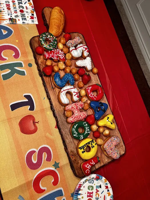 Donutland Grapevine (2030 Glade Rd.) Picture 9