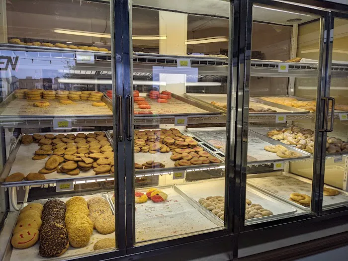 La Estrella Y Familia Bakery Picture 6