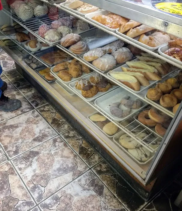 Reveles Mexican Bakery Picture 4