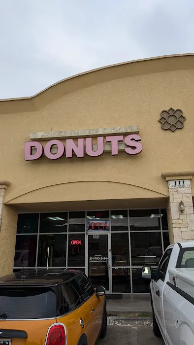 Royal Cavalier Bakery & Donuts Picture 7
