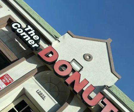 Corner Donuts