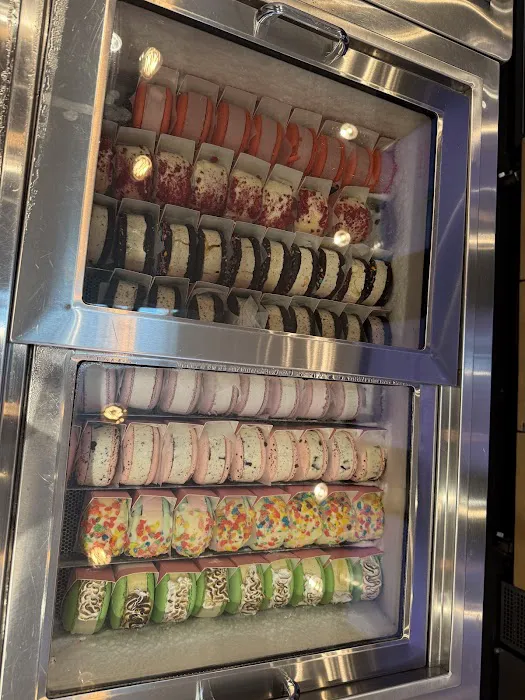 JOY Macarons Picture 7