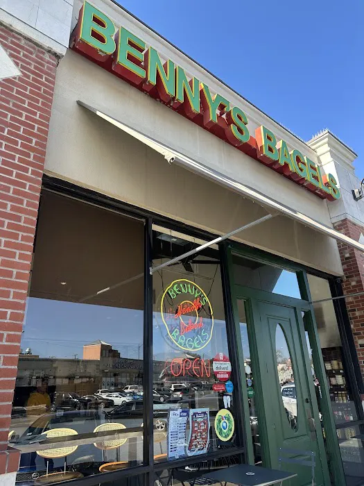 Benny's Lakewood Picture 3