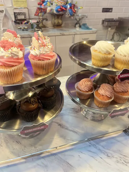 Smallcakes Cupcakery & Creamery Garland Picture 5