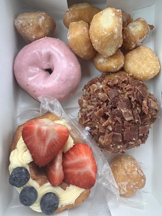 Happy Daze Donuts Picture 6